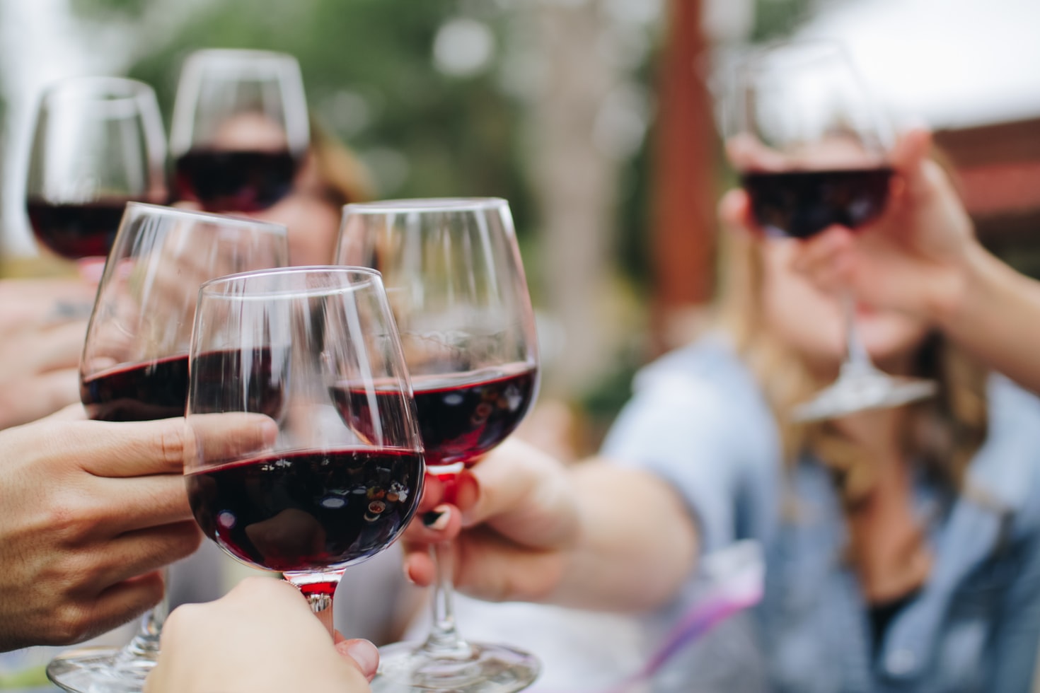 Jak rozpoznać wina francuskie? Czy warto wybierać tanie wina francuskie?